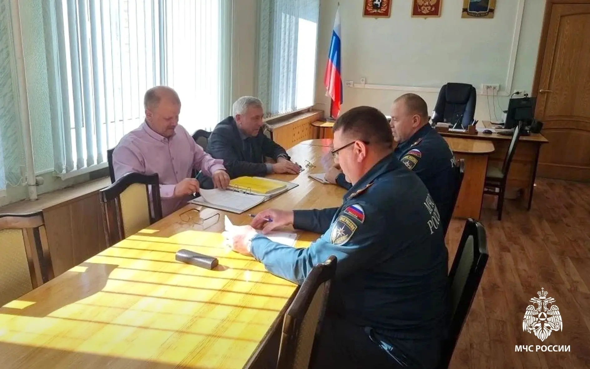 🤝Рабочий выезд сотрудников Главного управления МЧС России по Томской области в Чаинский район   Пред