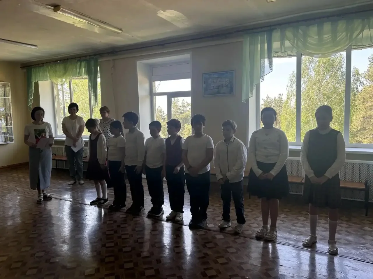 ВЕСНА, КАК МНОГО В ЭТОМ СЛОВЕ...🌿
18 мая состоялась речевая линейка "Стихи русских поэтов о весне".