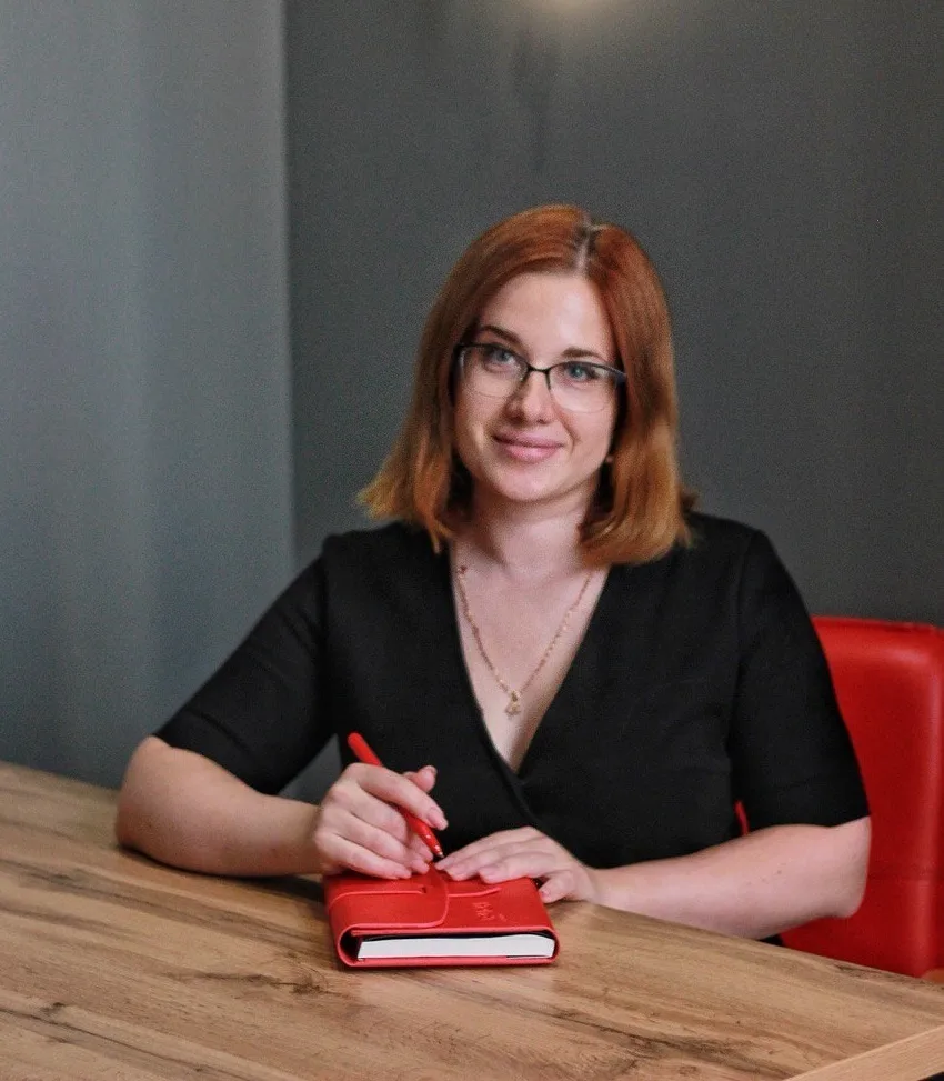 Меня зовут Ольга Ярославцева, и я работаю риэлтором в Тюмени с 2018 года. 
Но моя история с недвижим