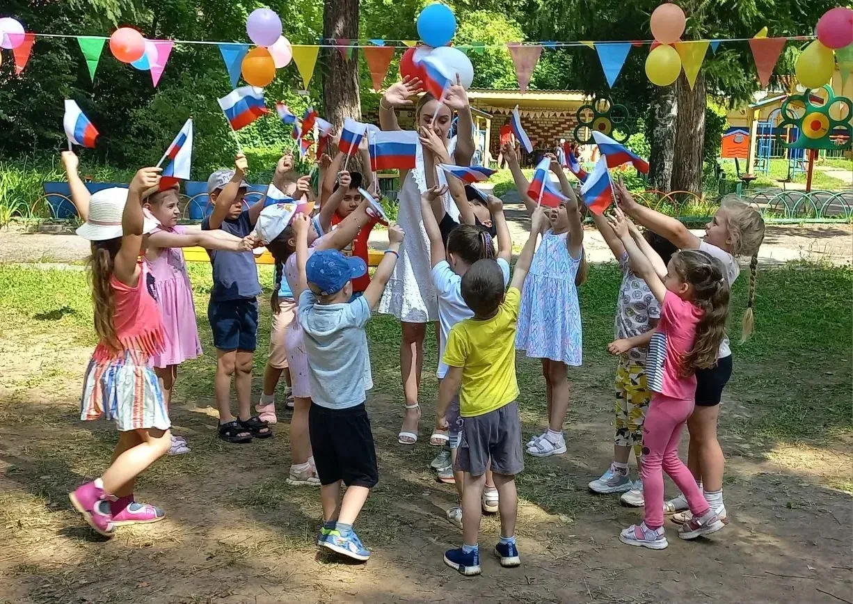 🎉 День России в нашем детском саду: праздник патриотизма! 🎉

11 июня во 2 корпусе педагоги с ребят