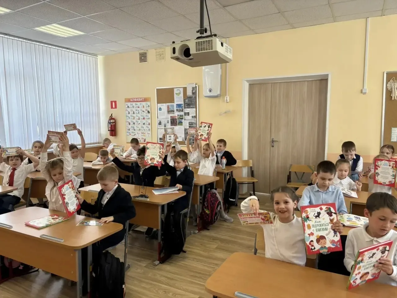 📖Вот и закончили первоклассники читать Азбуку.   Познакомились со всеми буквами русского алфавита, н