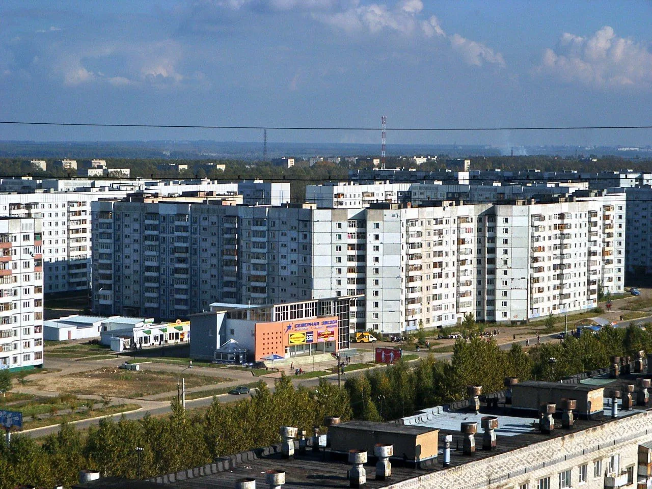 Прогуляемся по Дзержинскому району середины 2000-х.