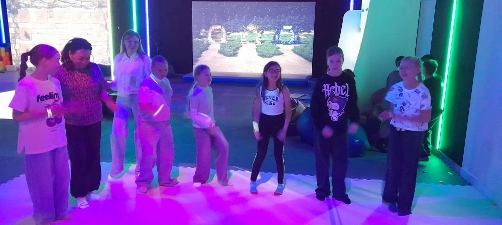 Ура! 4 "Б" отпраздновал окончание школы в "Хаха"! 🎉

Ребята из 4 "Б" класса, поздравляем вас с заве