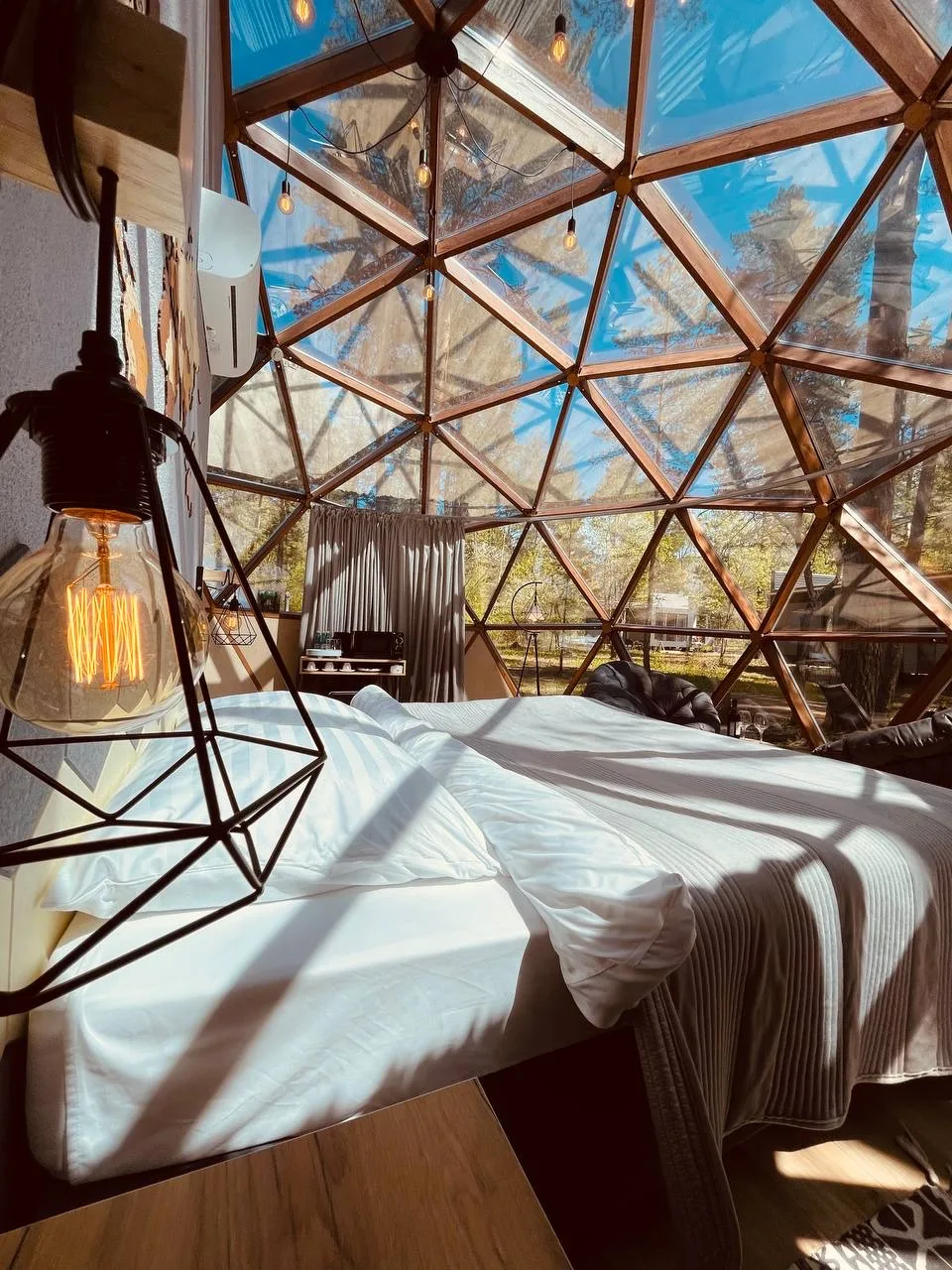 Добро пожаловать в GEOMETRIKA•lounge hotel — место отдыха в геометрическом стиле в окружении природы