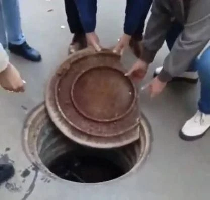 Смоленского ребёнка спасли из открытого люка