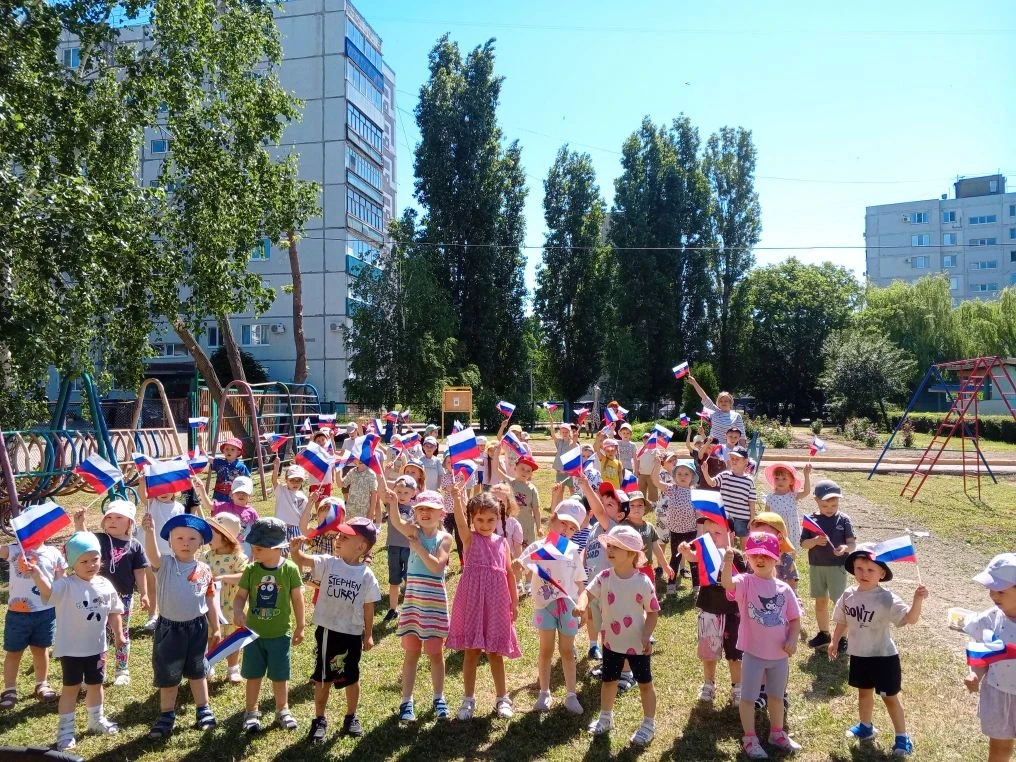 Акция- флешмоб "Вперёд Россия!" 🇷🇺
В преддверии Дня России воспитанники детского сада приняли учас