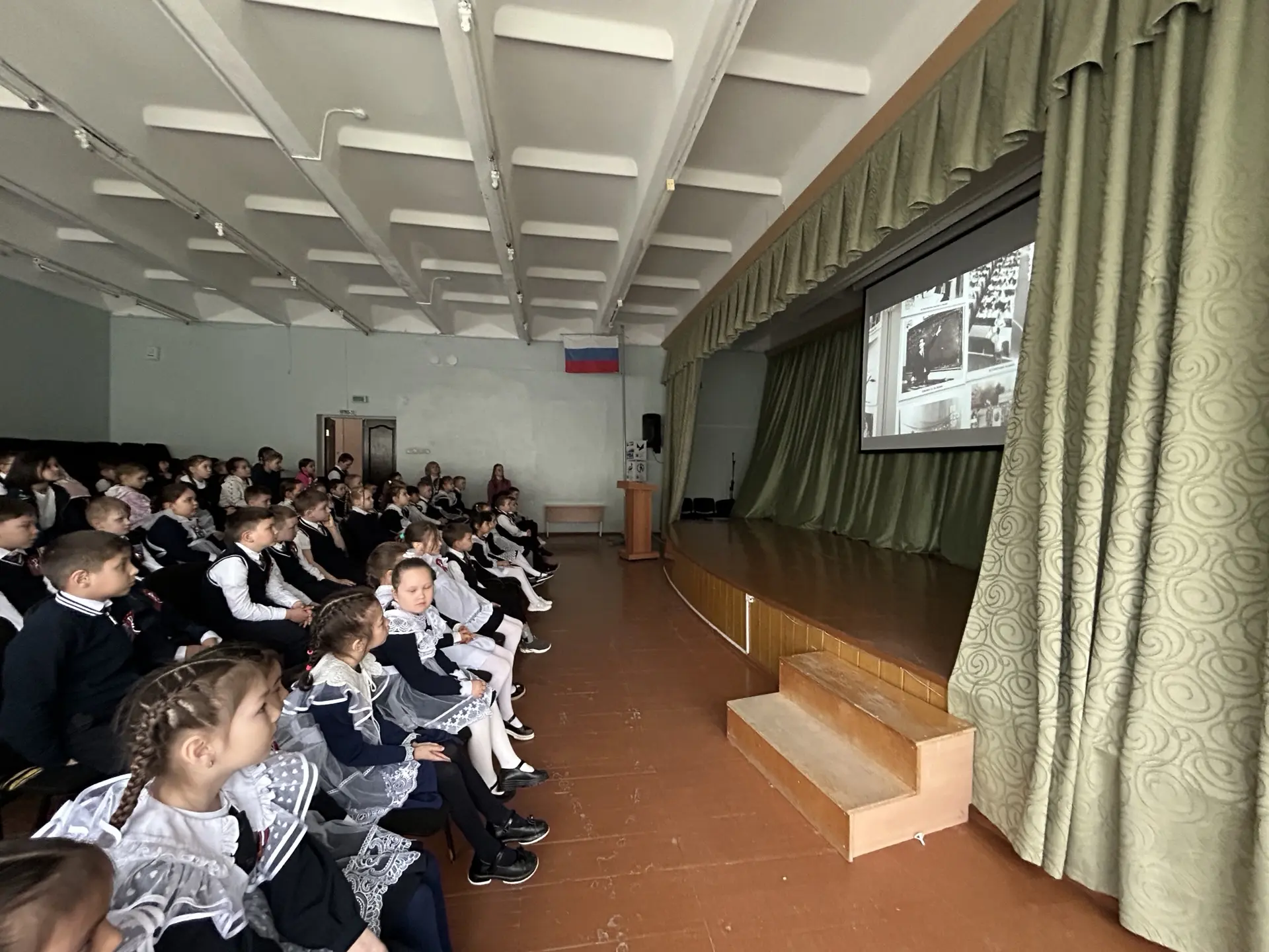 Помнить, чтобы жить: как мы провели «Урок Победы» 🇷🇺  Советник директора по воспитанию Балкизова Мар