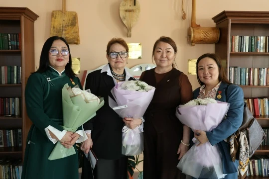 👏🏻Поздравляем преподавателей Кызылского колледжа искусств, удостоенных высокой награды – «Отличник