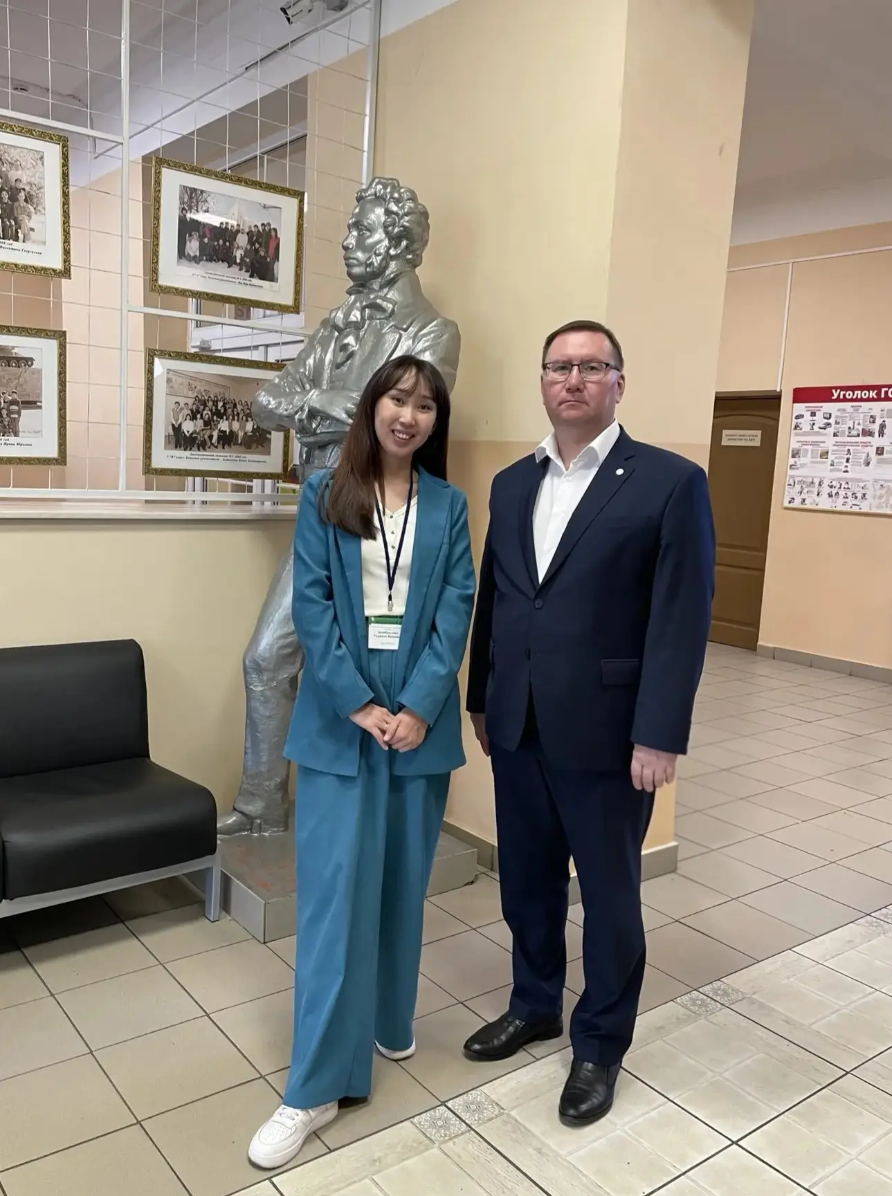 Доброе утро, уважаемые коллеги, родители и выпускники!