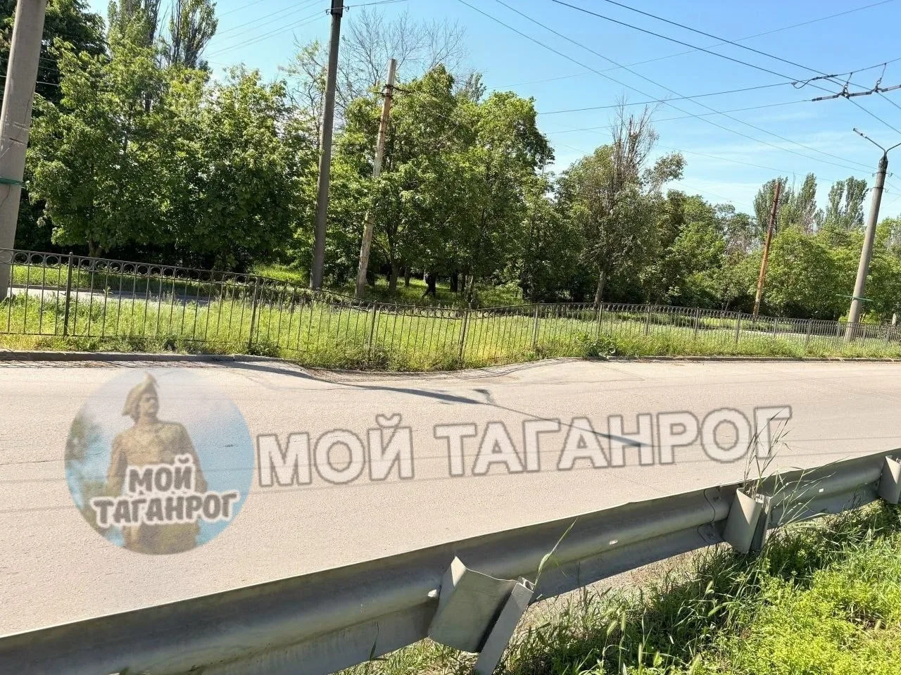 На улице Чехова в Русском поле растет провал асфальта  Жители района Русское поле в Таганроге жалуют