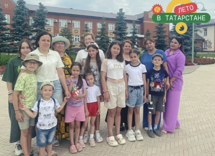 24 июля в Городском Парке дети и взрослые вместе с преподавателями театрального отделения Детской шк