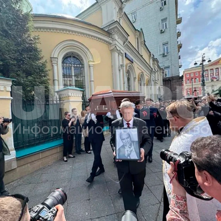 На прощание с Владимиром Молчановым прибыли сотни человек  Церемония прошла в храме Благовещения Пре