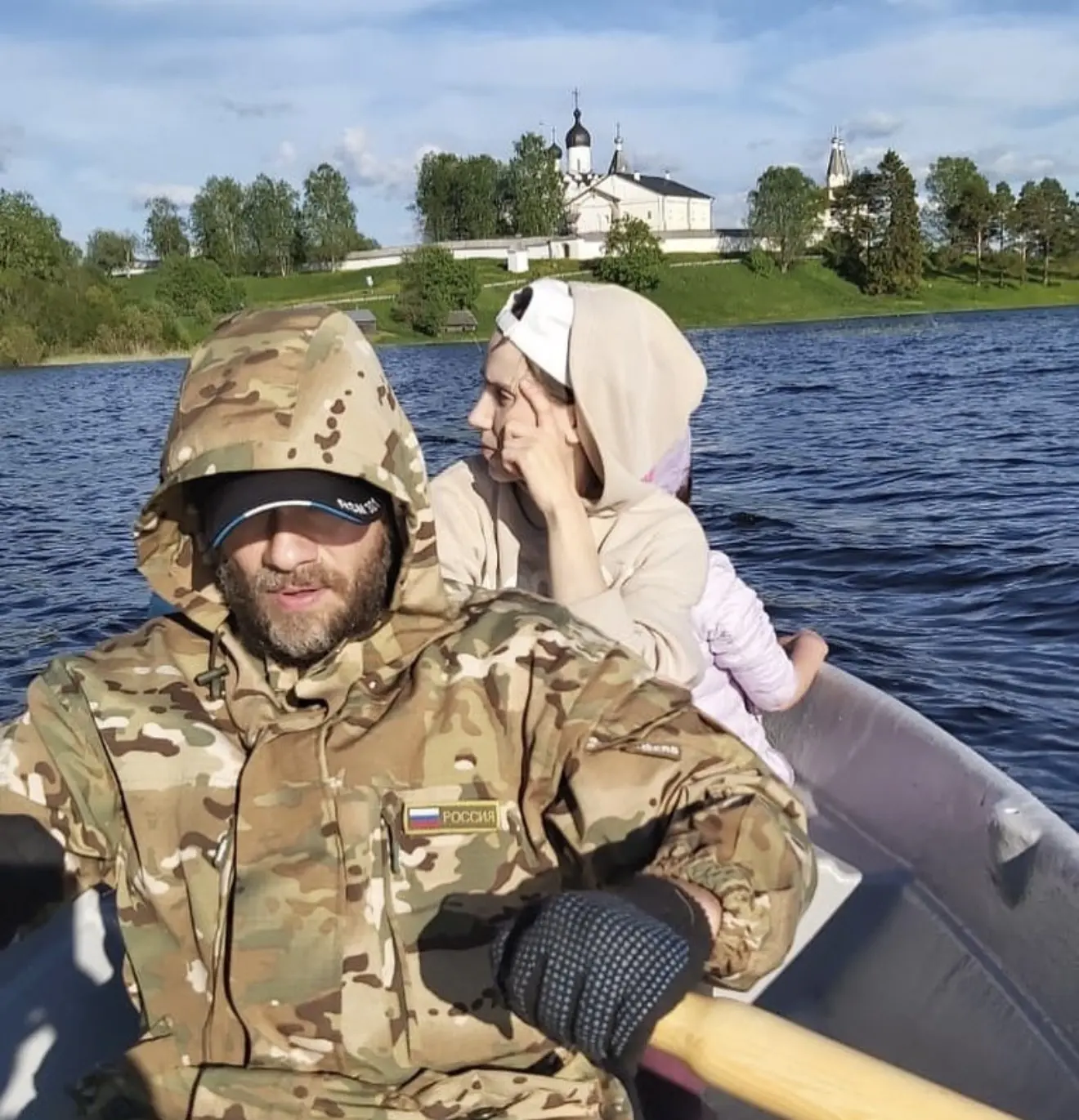 Давно идём на вёслах по курсу.
