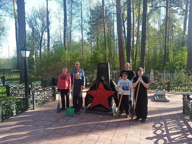 🇷🇺Обучающиеся ЦО №2 накануне Дня Победы провели традиционное мероприятие на ул. Ростовская по благоу