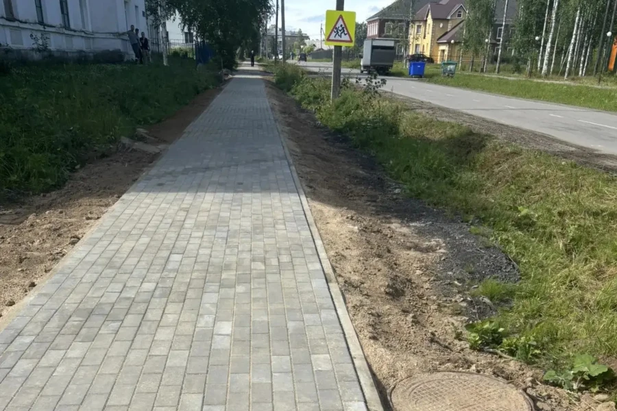 В Микуни завершено обустройство нового тротуара