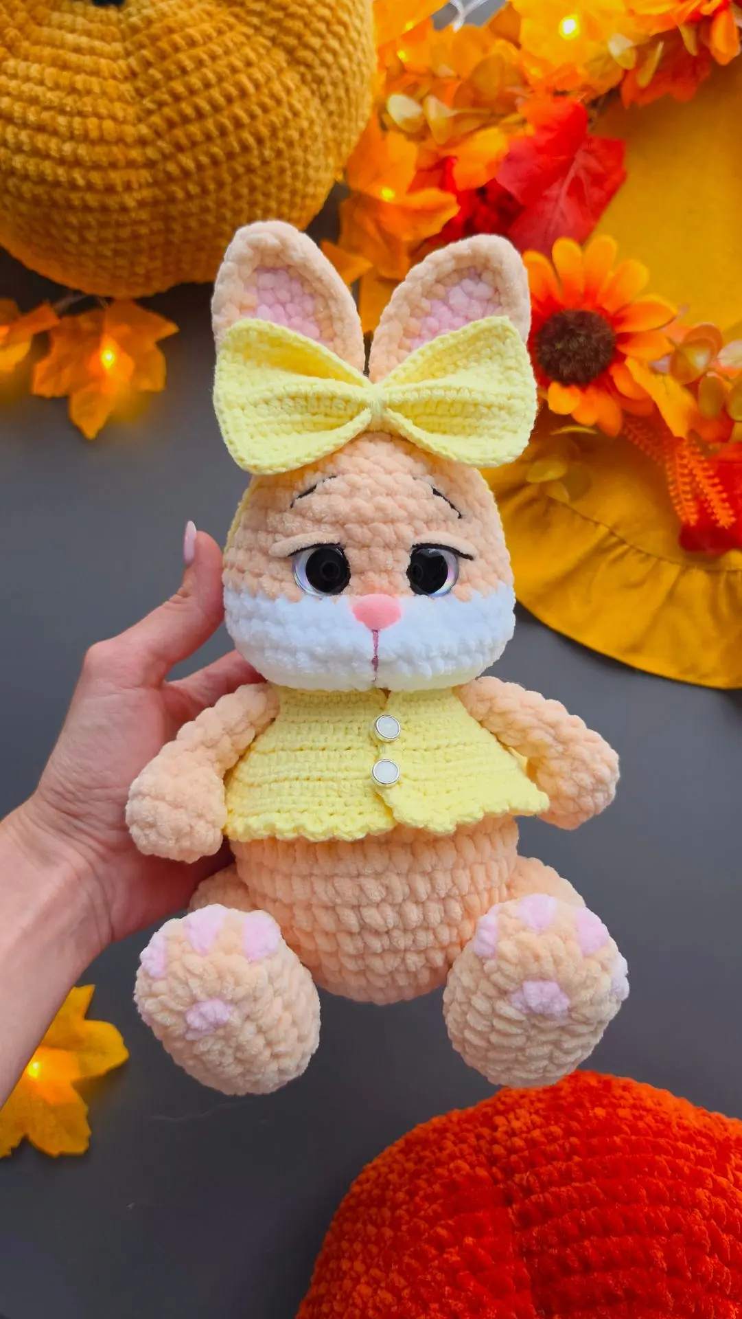 Одна зайка — а характеры разные 🐰