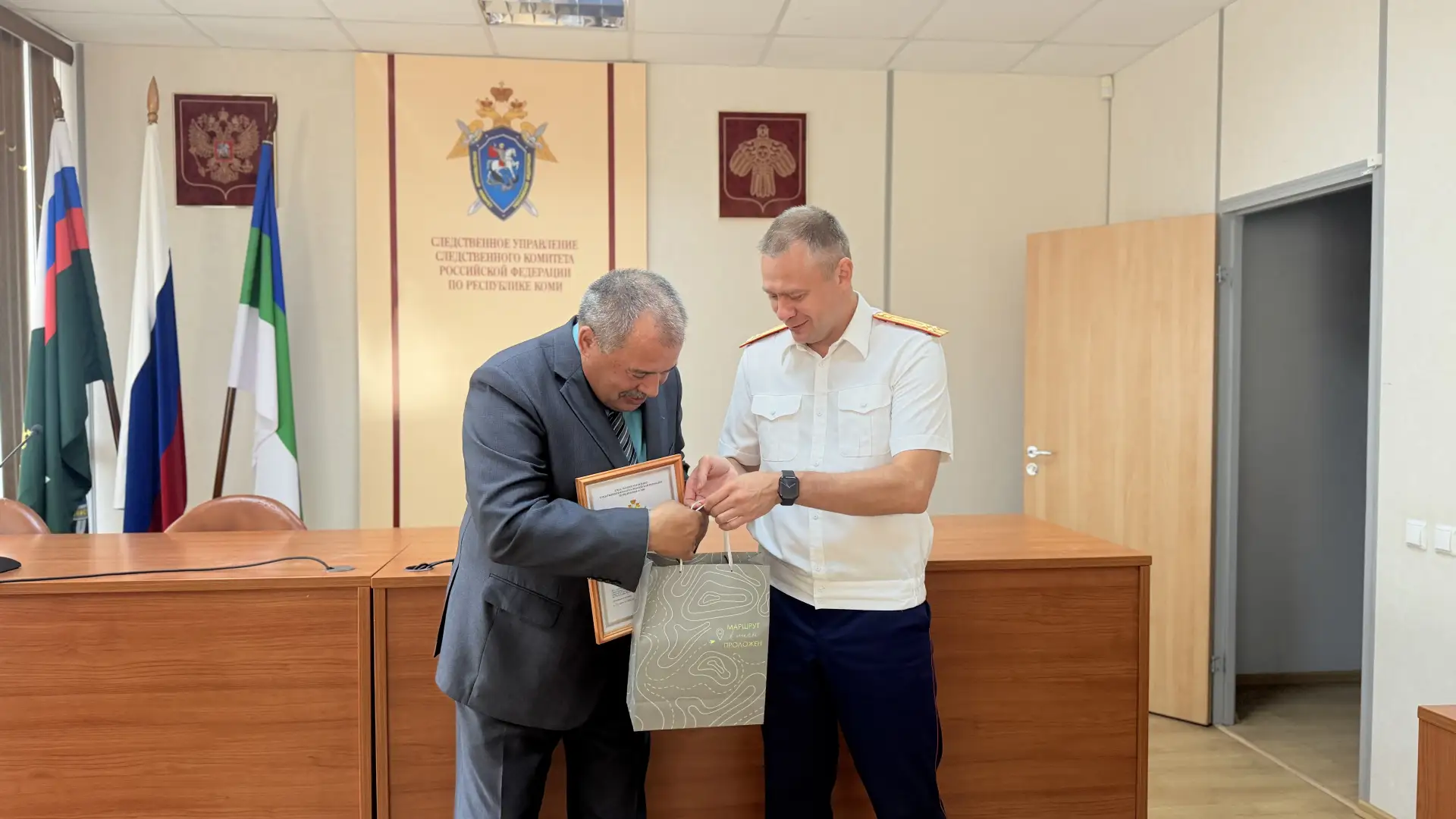 Исполняющий обязанности руководителя следственного управления поздравил ветерана следствия