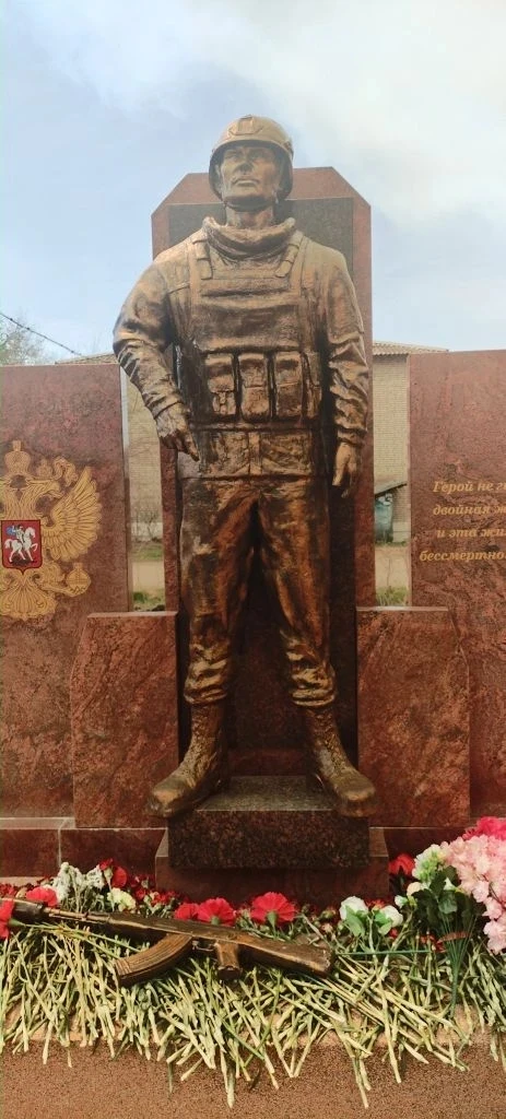 Вандализм в Сквере Победы: осквернён памятник героям СВО