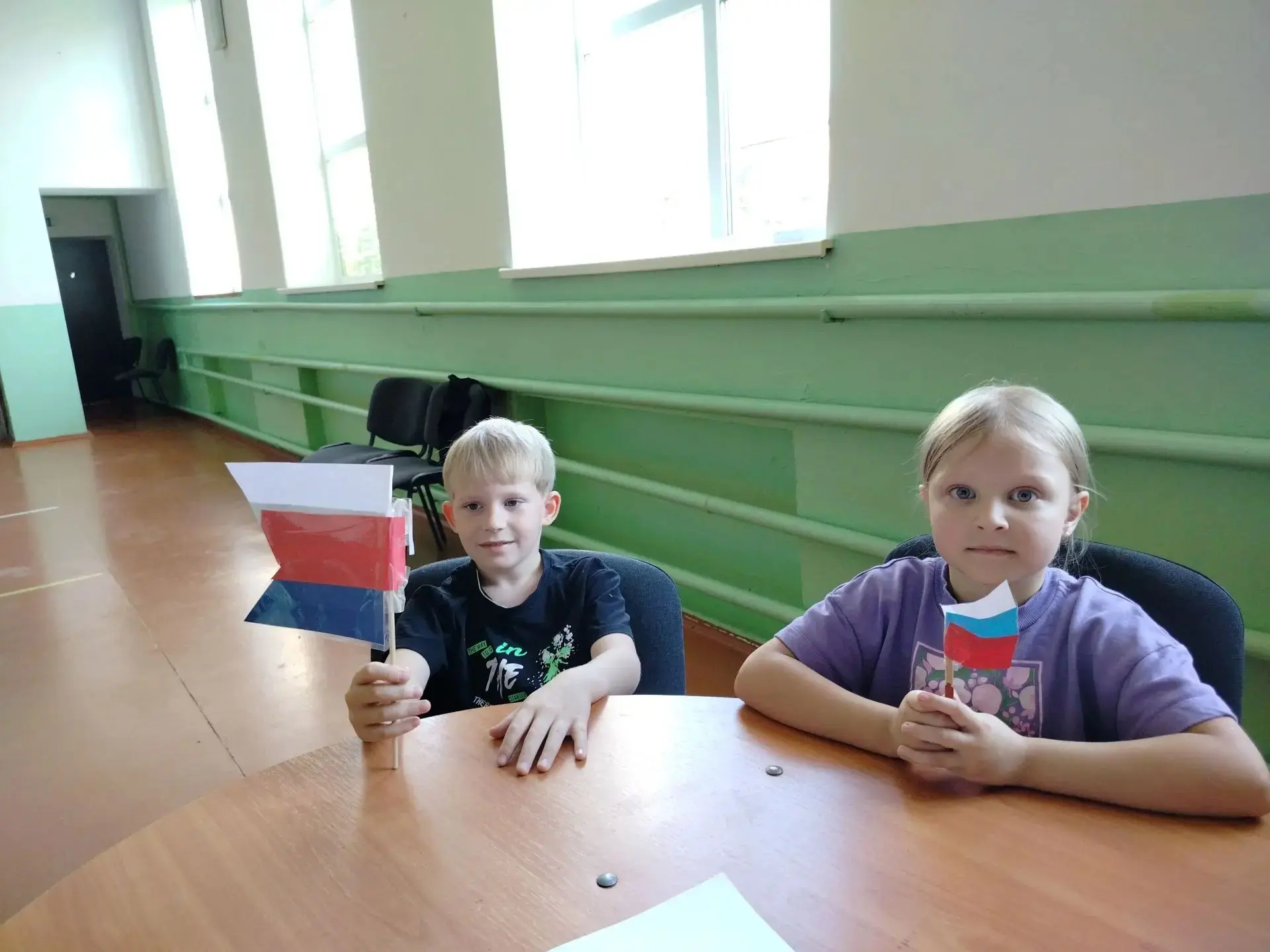 Сегодня в СДК х. Чапцев прошёл мастер-класс по ДПИ "Флажок держава!", посвещенный Дню Г...