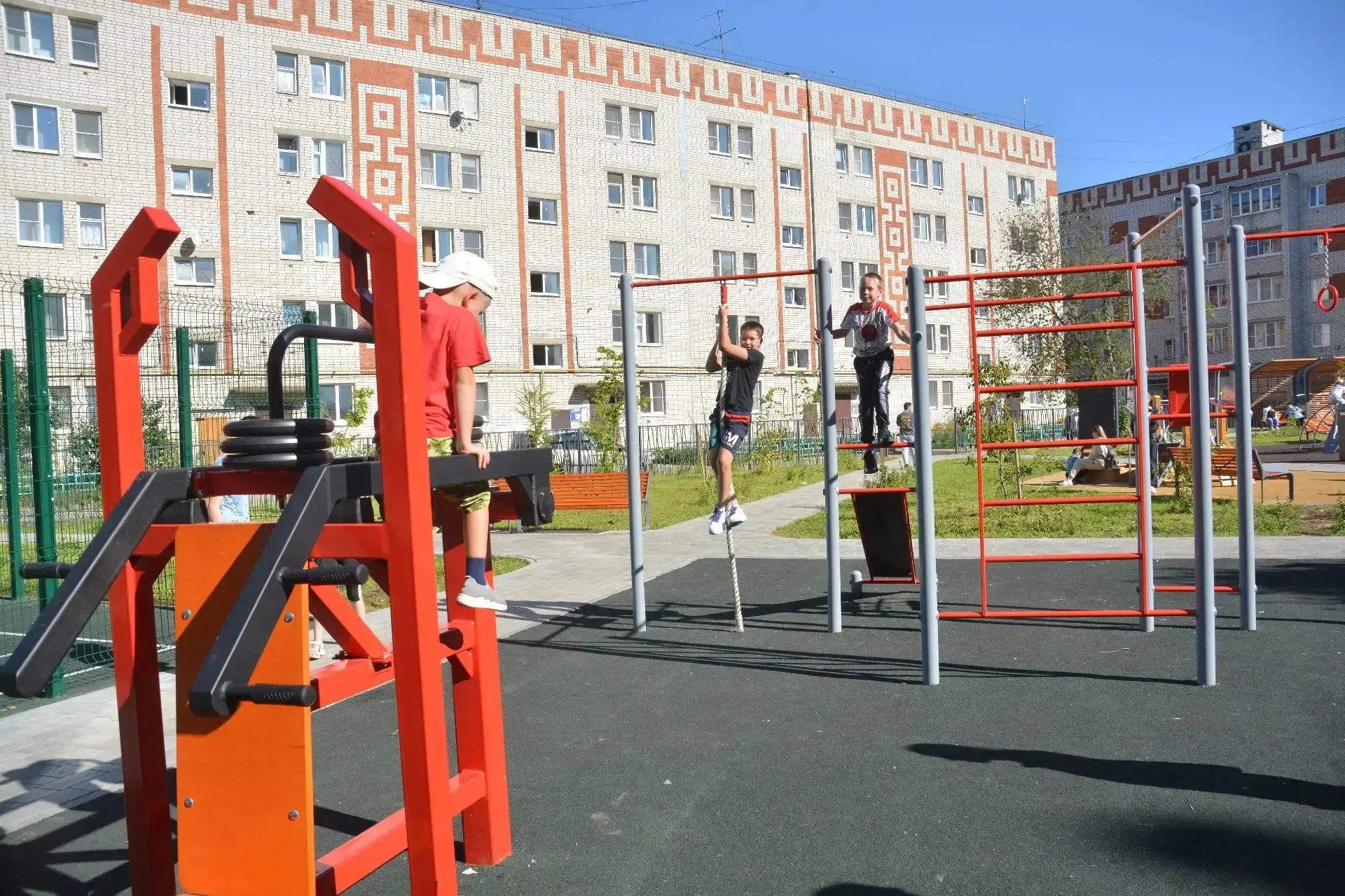 Сотни спортобъектов, благоустроенных по программе «Формирование комфортной городской ср...