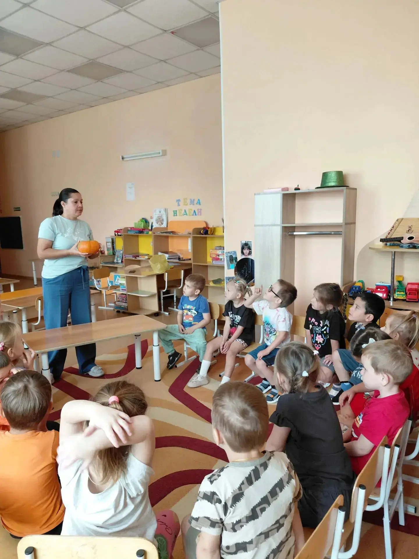Сегодня ребята  средней группы "Соловушки" изучали тыкву.
