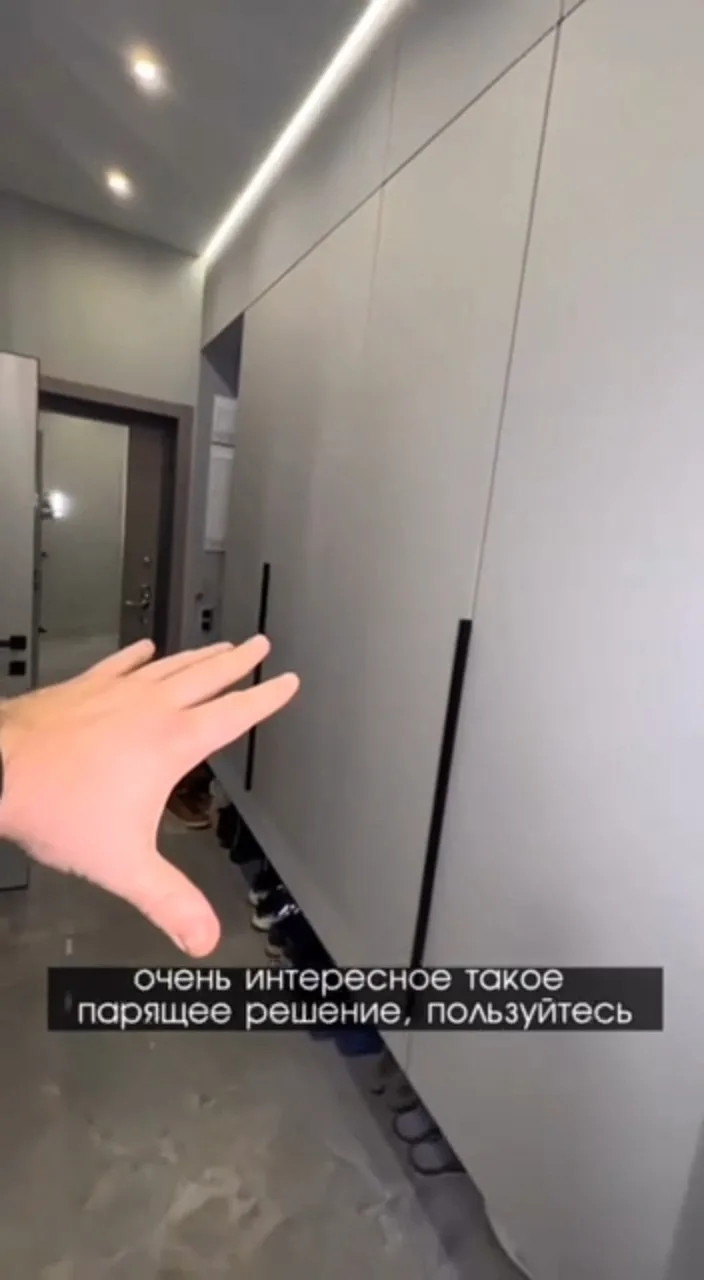 Парящий шкаф для прихожей