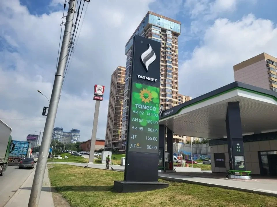 ⛽ Самый дорогой бензин в Сибири — снова в Новосибирске

На нескольких АЗС города стоимость АИ-95 дос