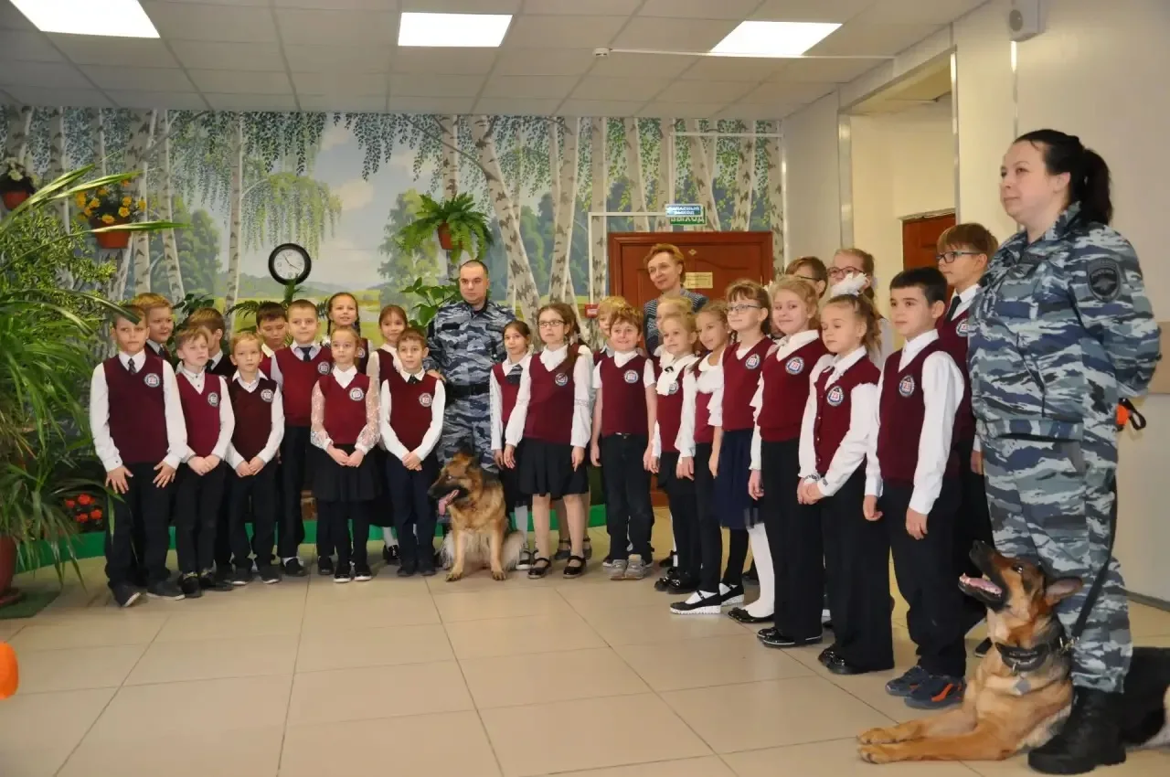 🐶🎓 Практические уроки в Лицее №23: встреча с кинологами и собаками! 😍🐾