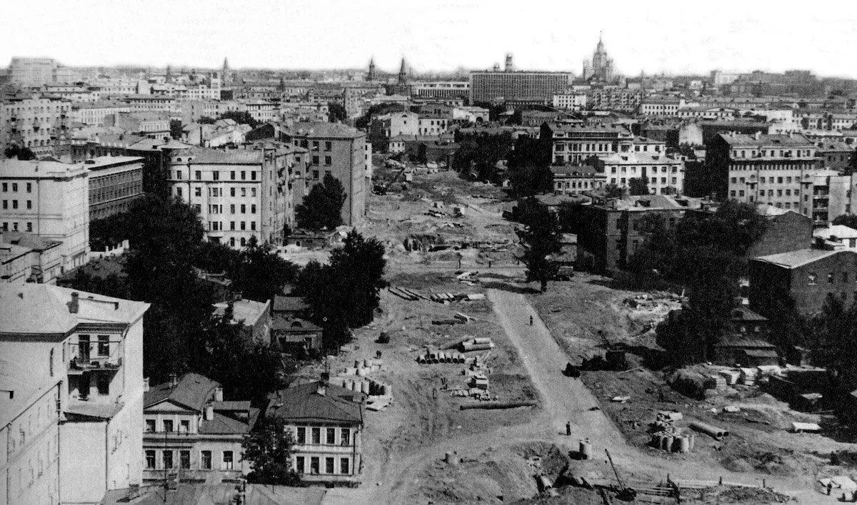 📜«Вставная челюсть» в Москве

При строительстве Нового Арбата была уничтожена большая часть историч