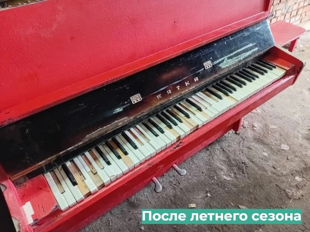 Пианино в Кировском парке меняют уже в 6-й раз — уличные условия и небрежность горожан губят инструм