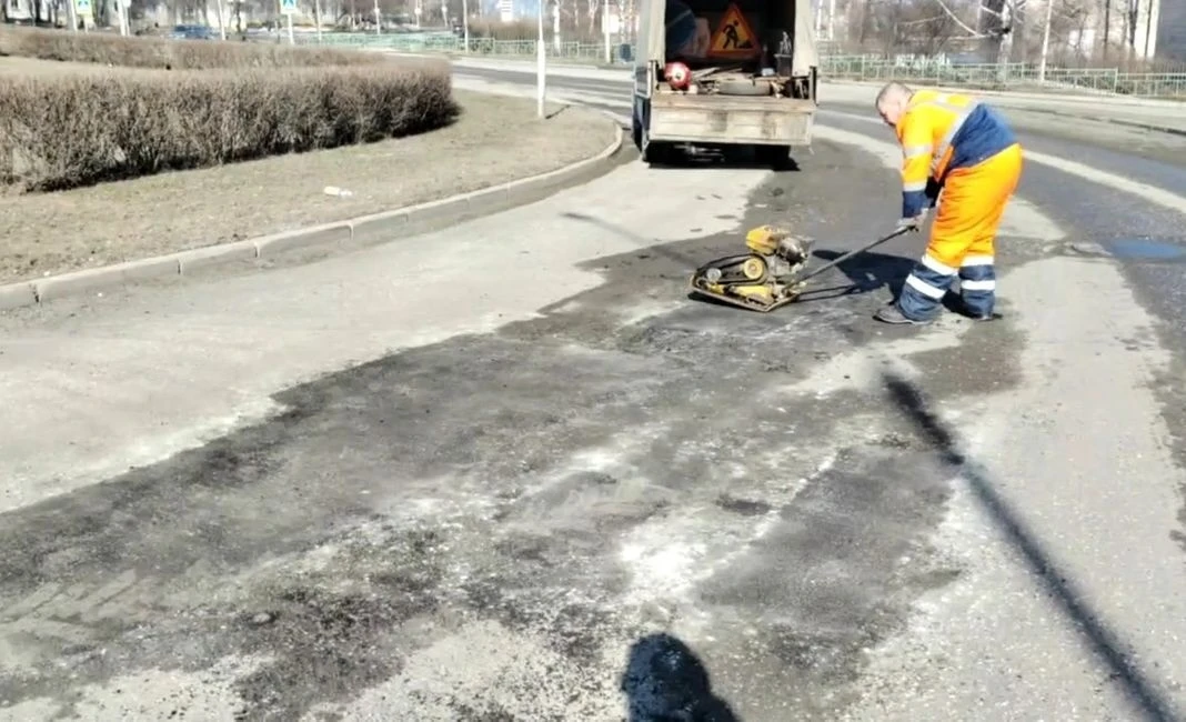 В Лесном начался ямочный ремонт дорог