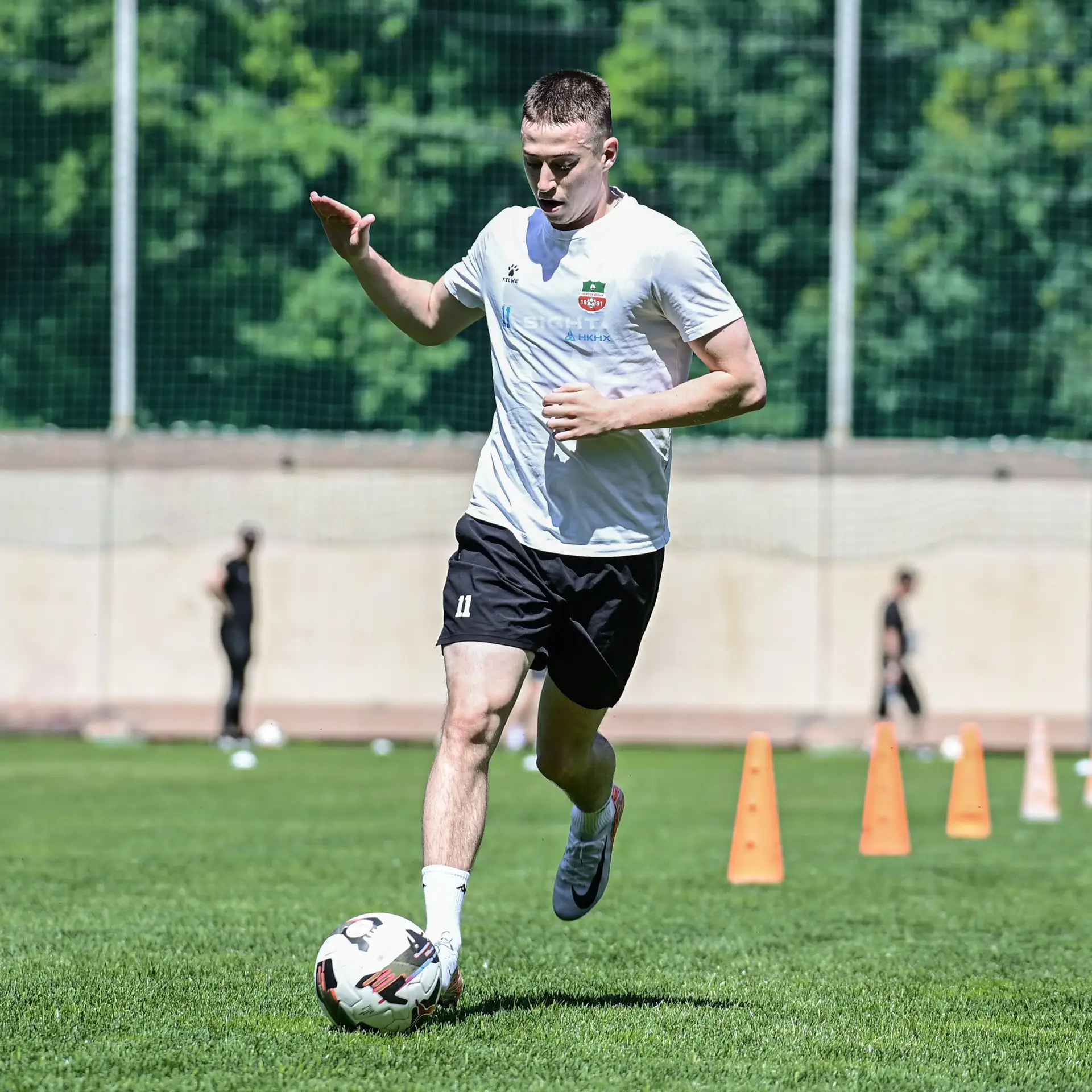 Жара 🌞 сборам не помеха 🖤💚

⚽️ Две тренировки в день - футбольное удовольствие 😉