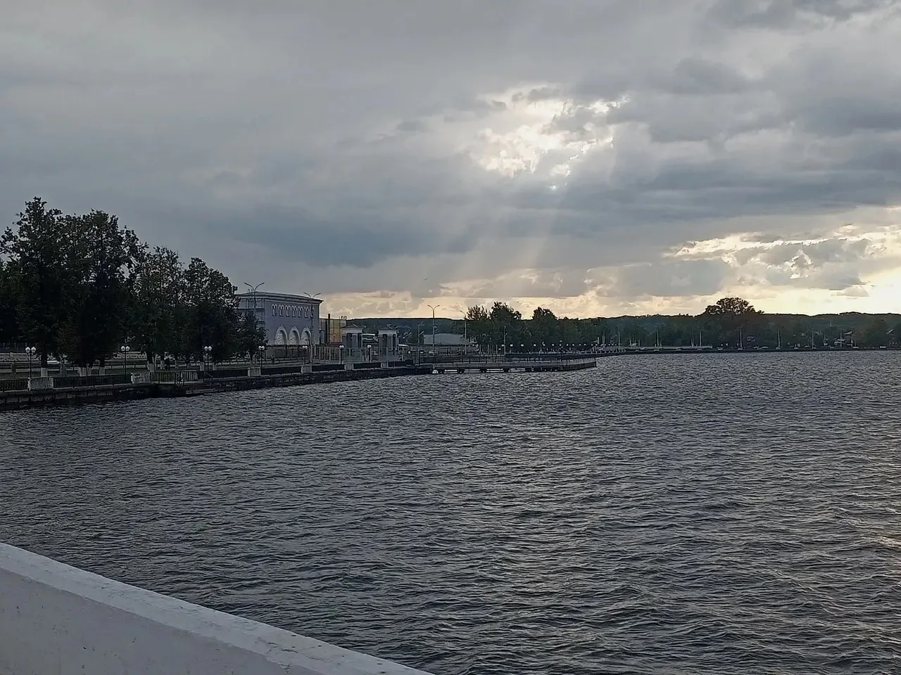 ⚡По данным Удмуртского гидрометцентра днем 20 августа местами по региону ожидаются грозы.