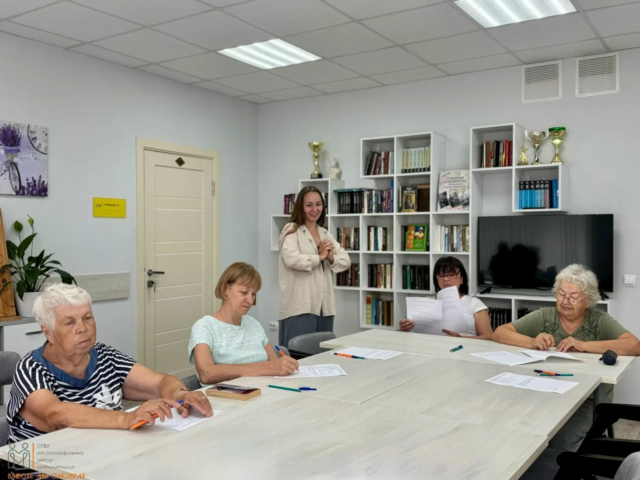 В Многопрофильном центре реабилитации прошло занятие с психологом "Развитие творческого...