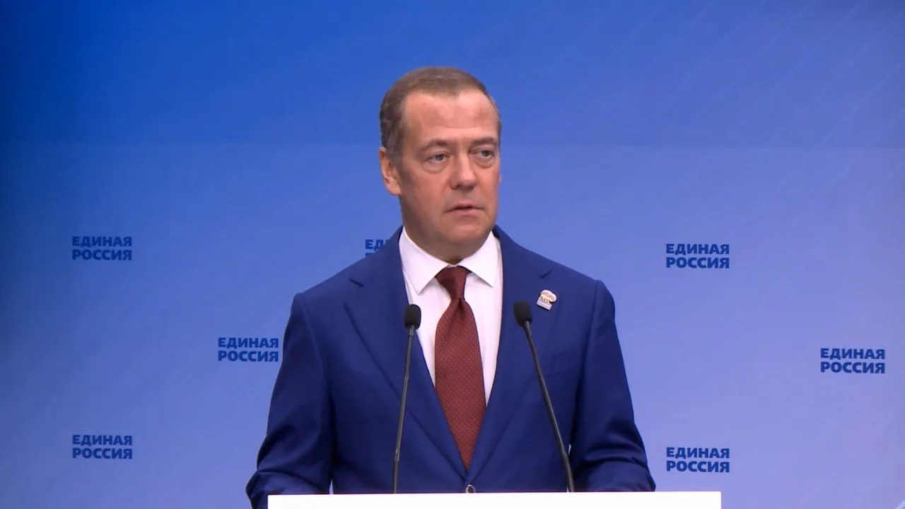 Дмитрий Медведев: Большинство обращений в новую Народную программу Единой России связан...