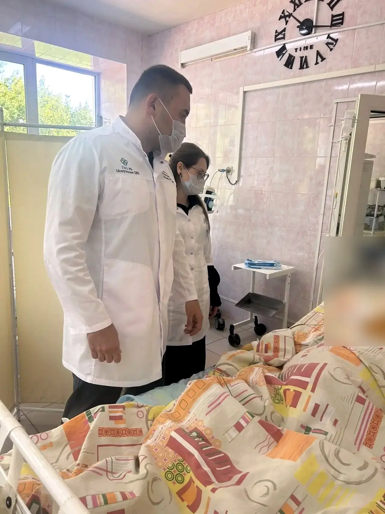 Главный врач Ильмир Кутлугужин провёл плановый утренний обход в отделении анестезиологи...