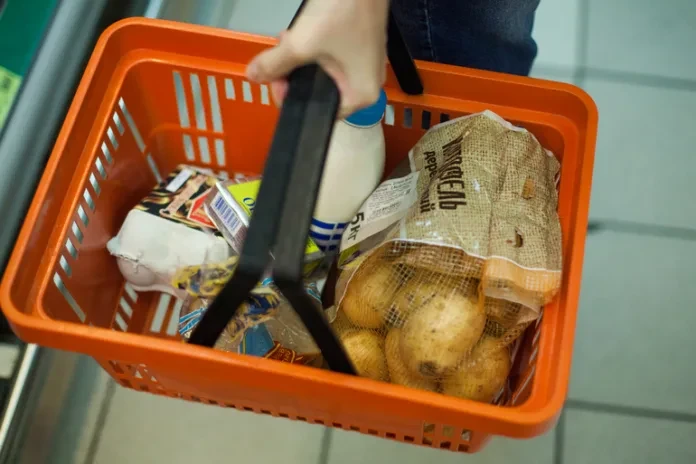В июле 2026 года стоимость минимальной продуктовой корзины в Санкт‑Петербурге достигла ...