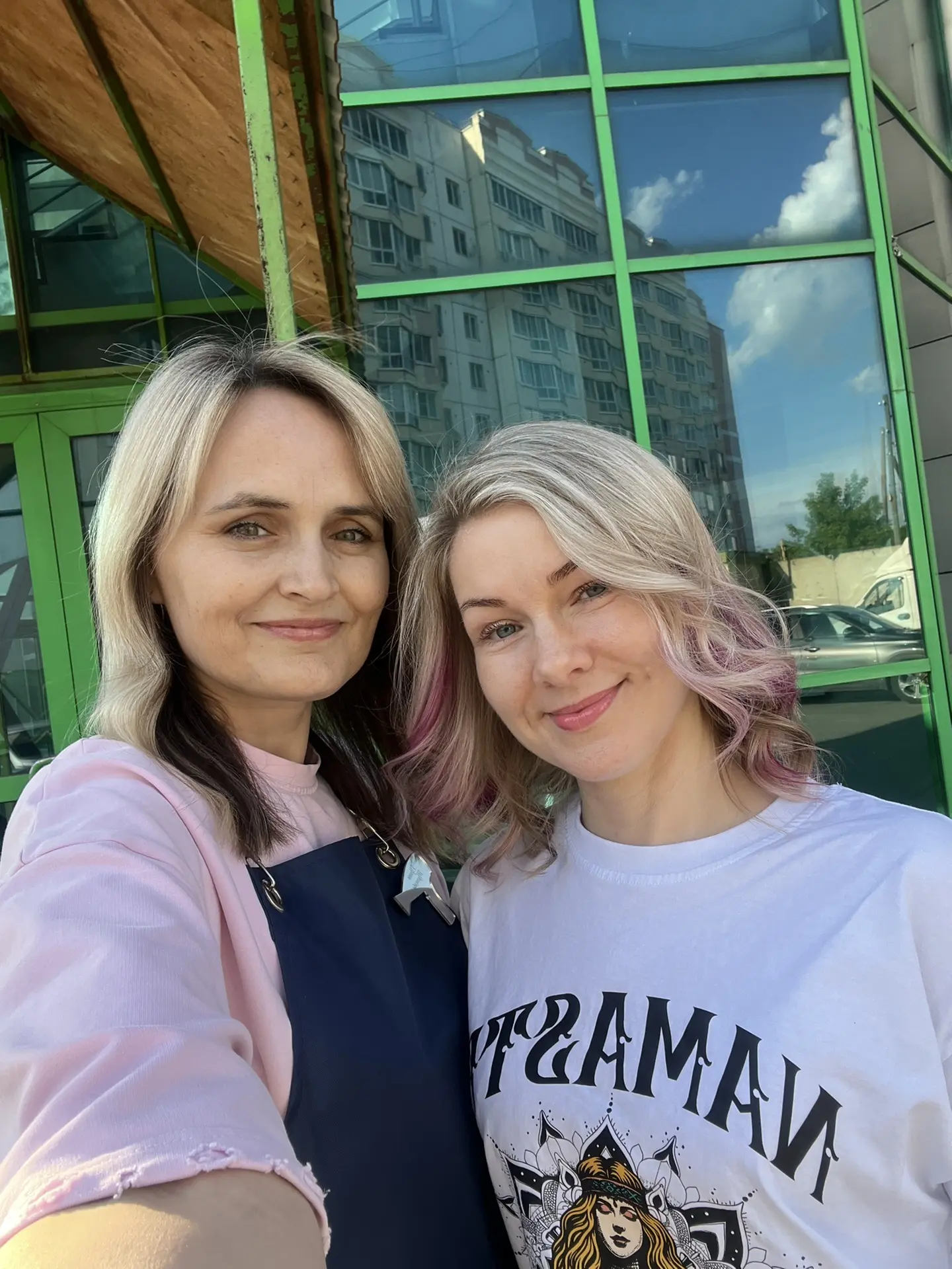 Блонд с яркими прядями для Наташи 🥰!