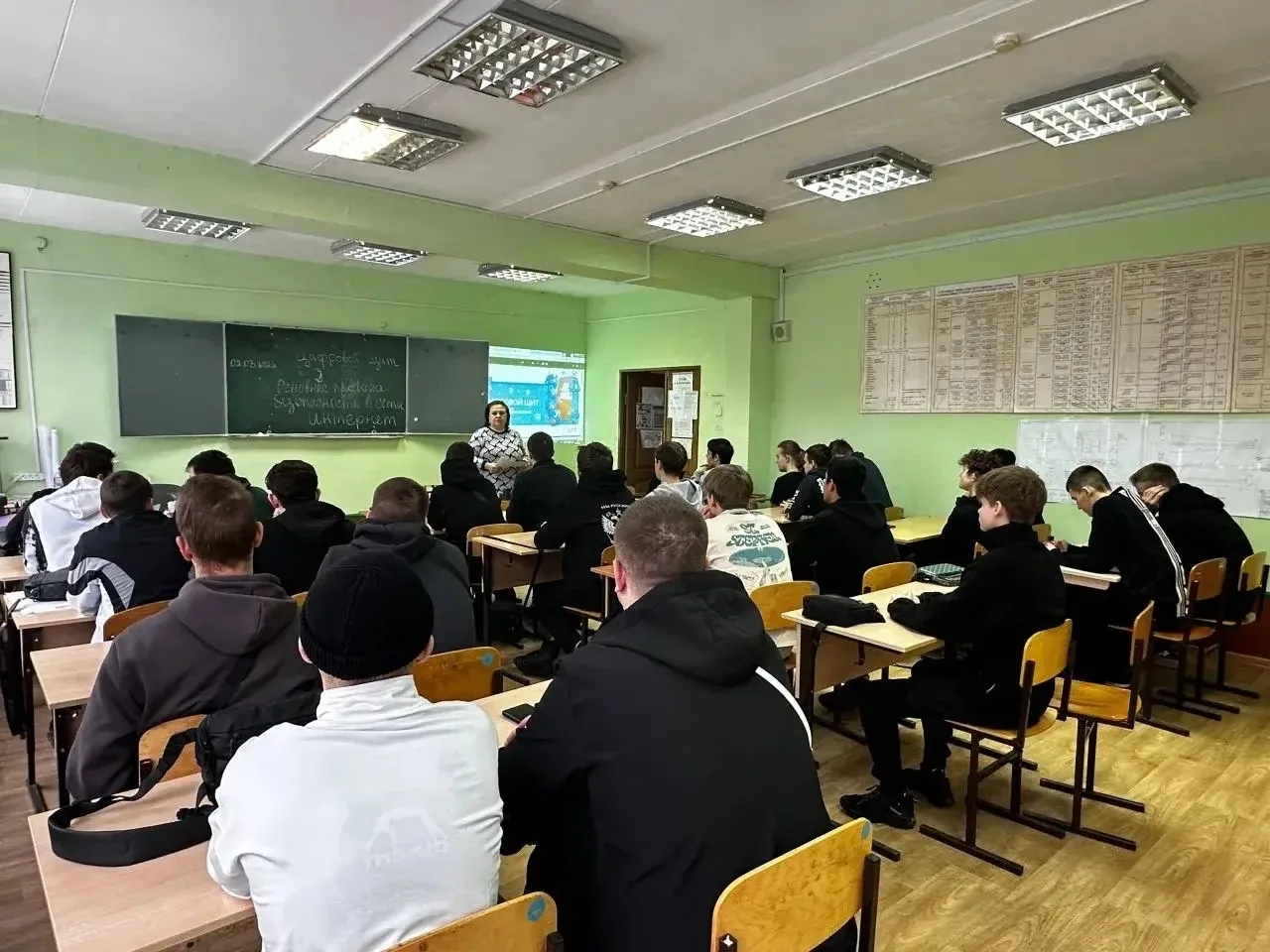 🇷🇺Разговоры о важном🇷🇺    📌Новая учебная неделя в нашем колледже началась традиционно с занятия «Раз