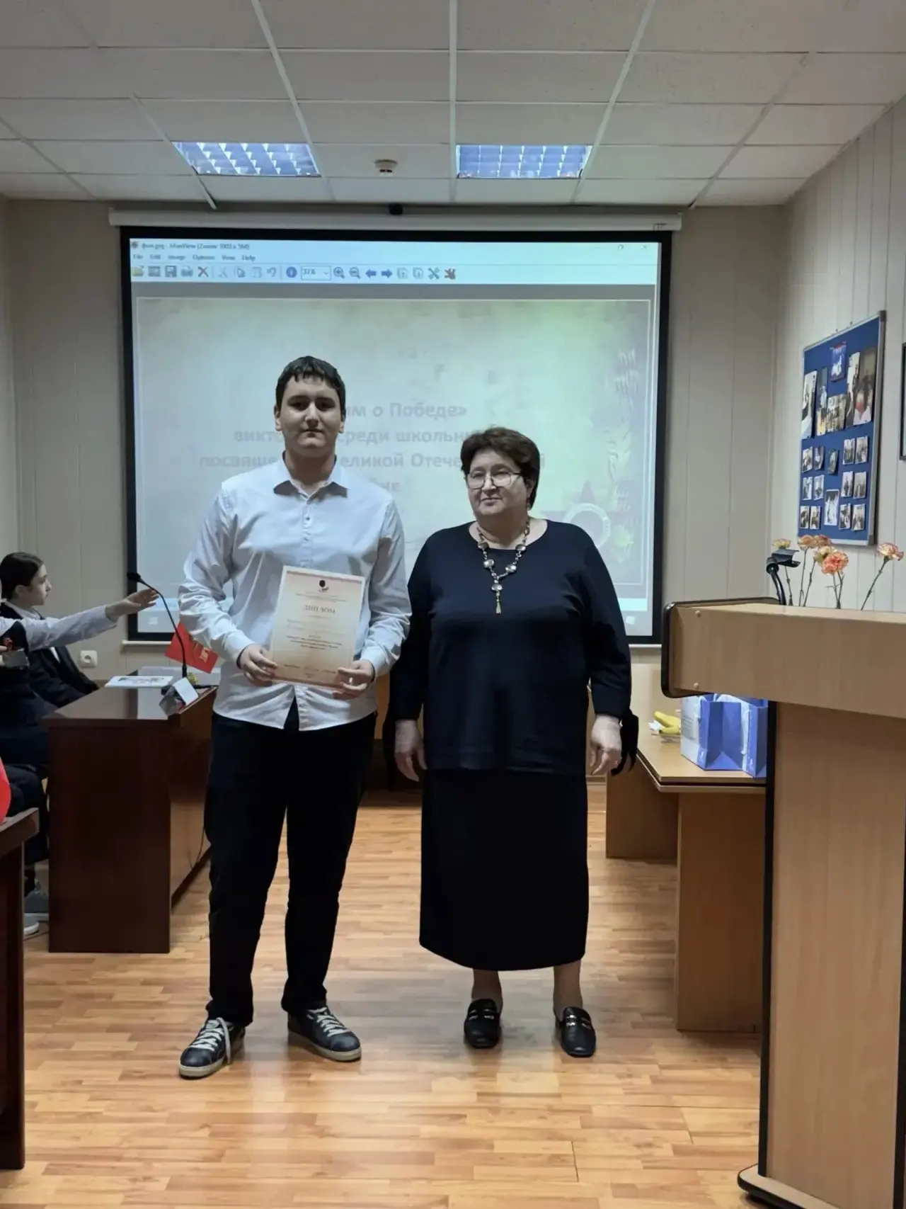 😊Знаете, бывают дни, когда улыбка не сходит с лица. Сегодня — именно такой.  Поздравляем учителя ист