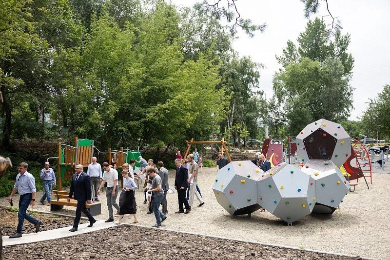 Новые уютные места отдыха появляются на улице Русской во Владивостоке

Благоустройство двора у дома 
