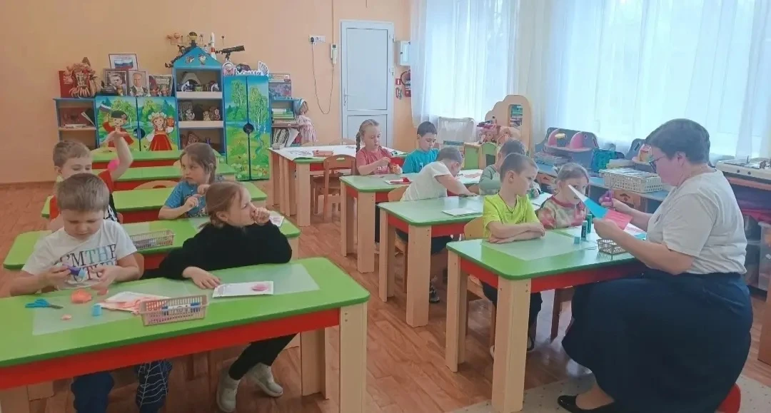 В дошкольном отделении МОУ "СОШ имени А.П.Чехова" корпус 4-49 прошёл тематический день, посвящённый 