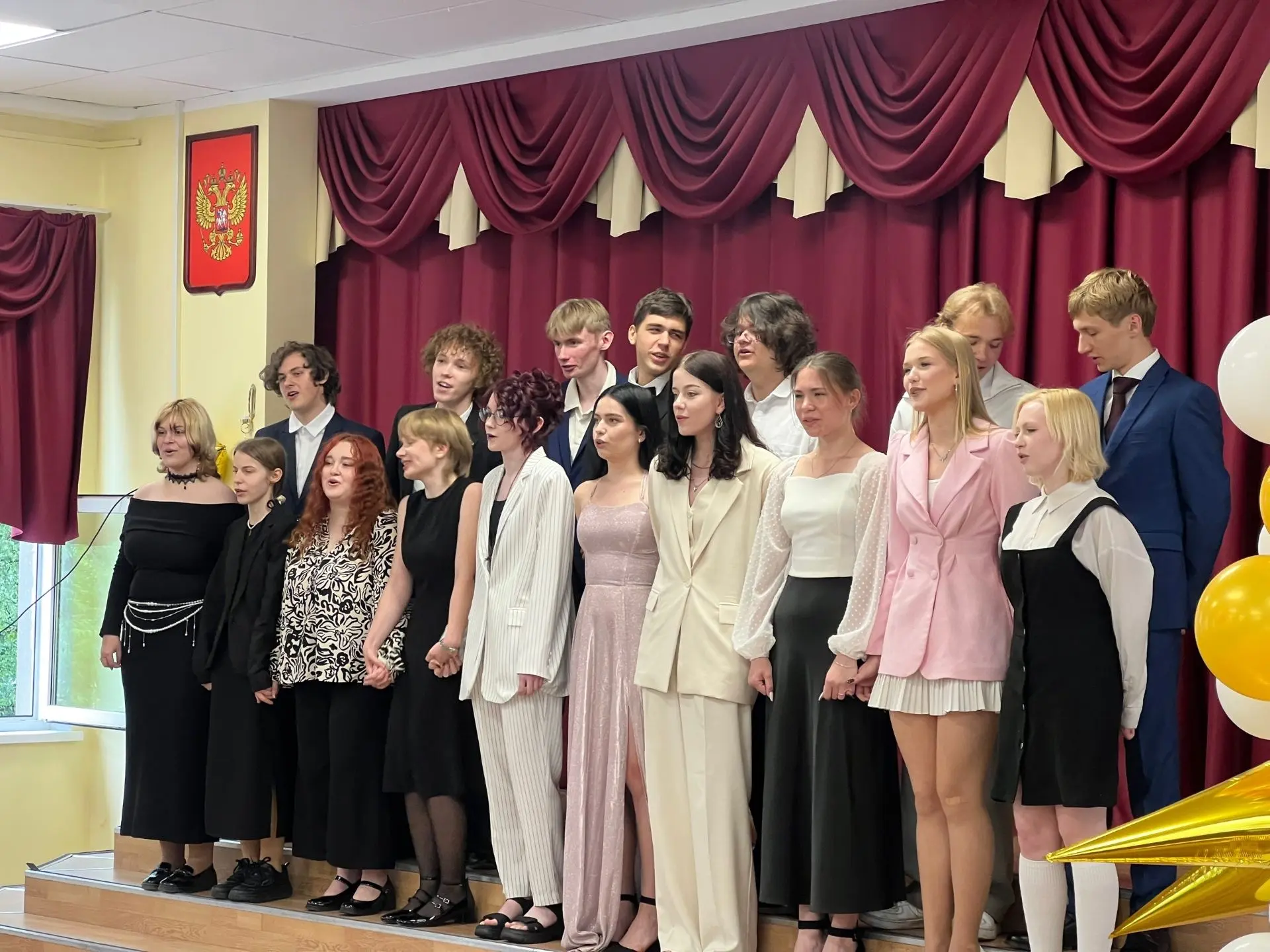 🌟 Дорогие выпускники, уважаемые родители и коллеги! 

Сегодня школа №467 с гордостью и легкой груст
