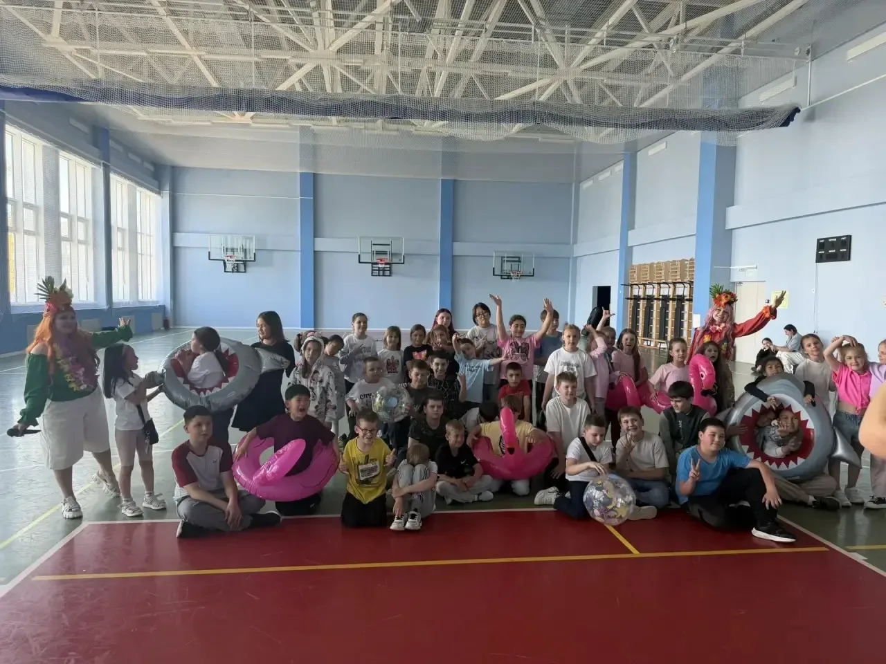 🚀 От космоса до тропиков: грандиозное закрытие первой смены в «Улыбке»! 🌺

Сегодня в нашем лагере 