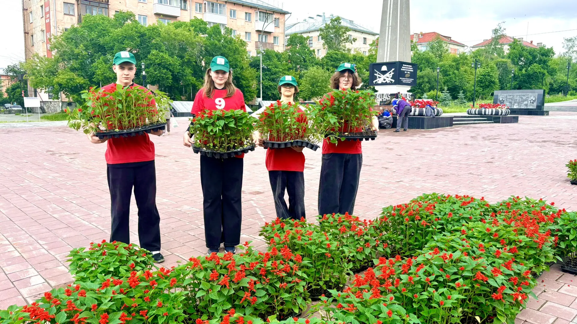 💚 Забота о городе начинается с малого — с доброго дела, сделанного своими руками.

Сегодня трудовой