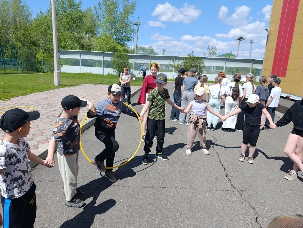 Первый день летнего школьного лагеря: