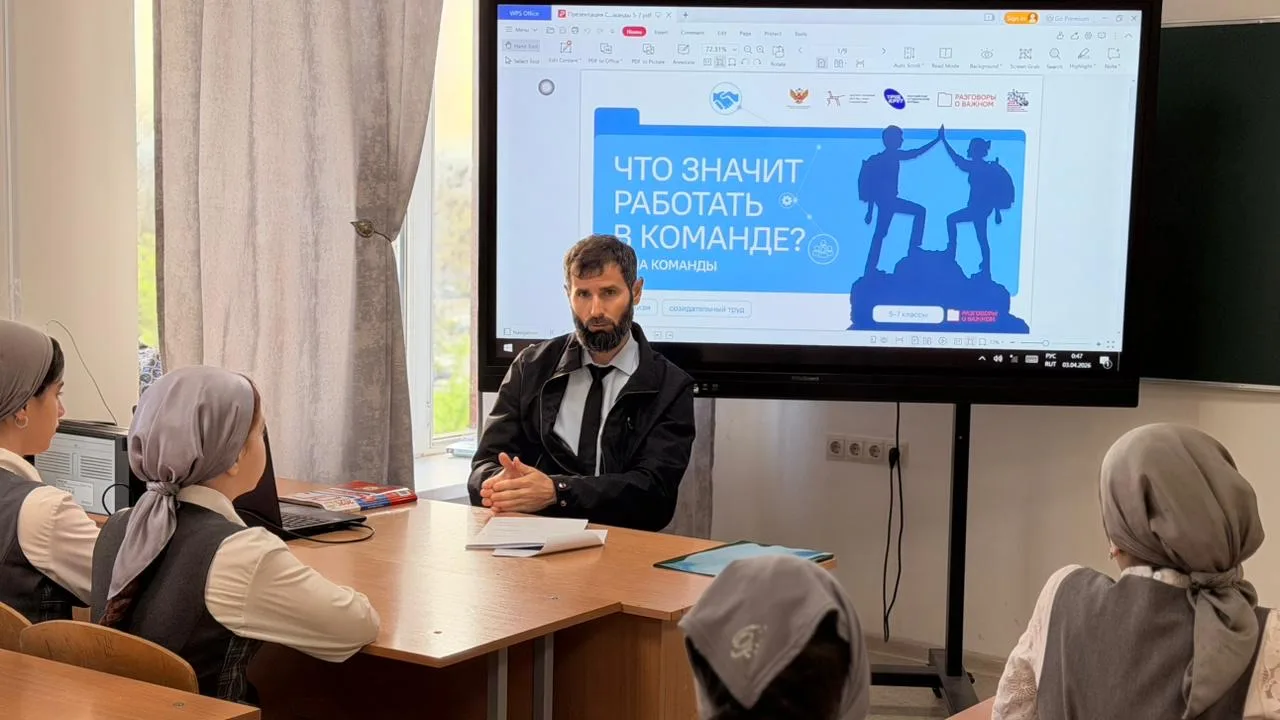 Сегодня в нашей школе побывал почётный гость — Батиров Шамсудин Маулиевич, консультант отдела полити