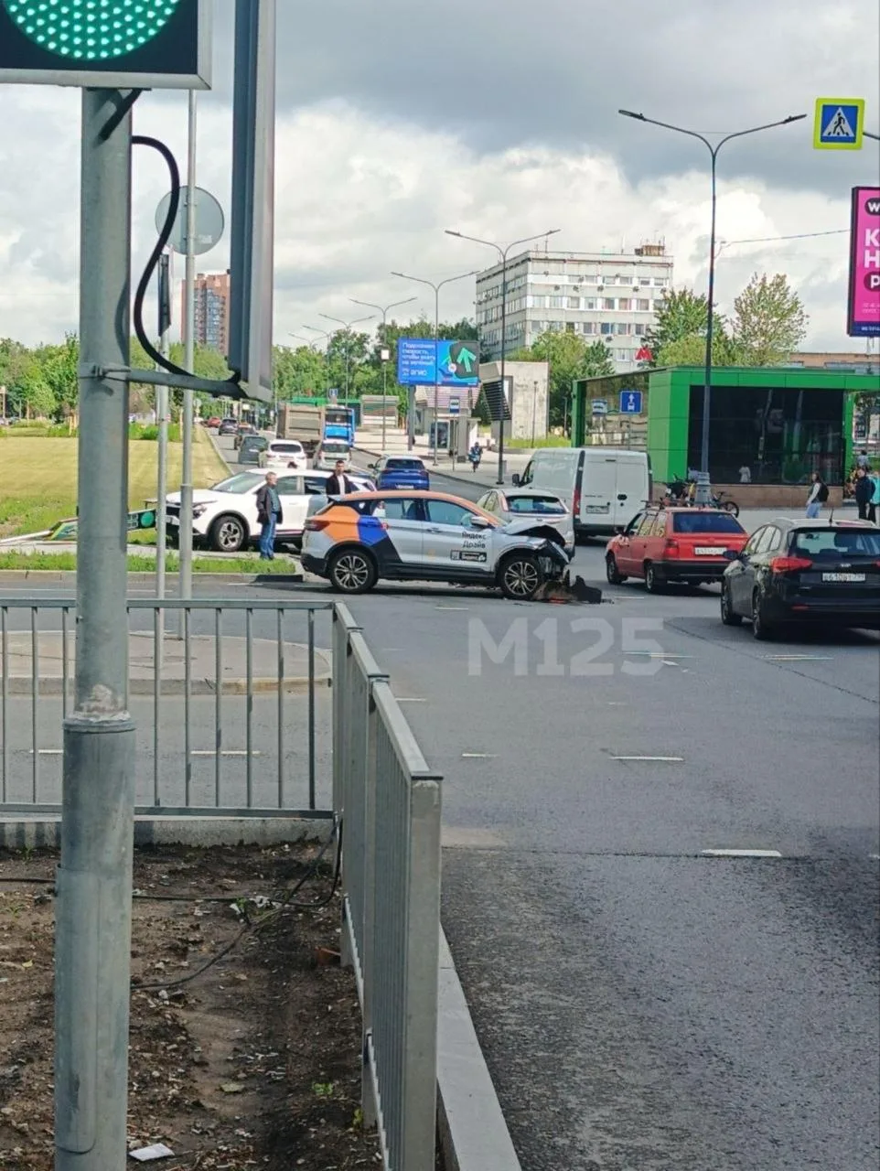 ❗ На "Яхромской" ДТП: до сих пор есть заторы на дороге, так что будьте внимательны.

🏙 Подписывайся