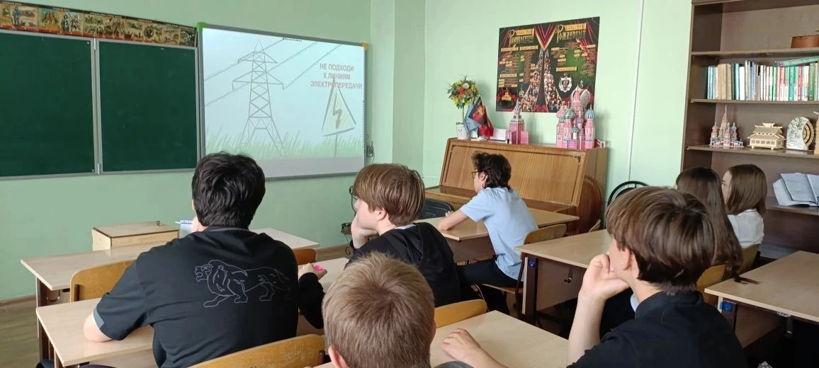 Лето безопасно и весело  Вчера прошли классные часы, посвящённые безопасности на летних каникулах. В