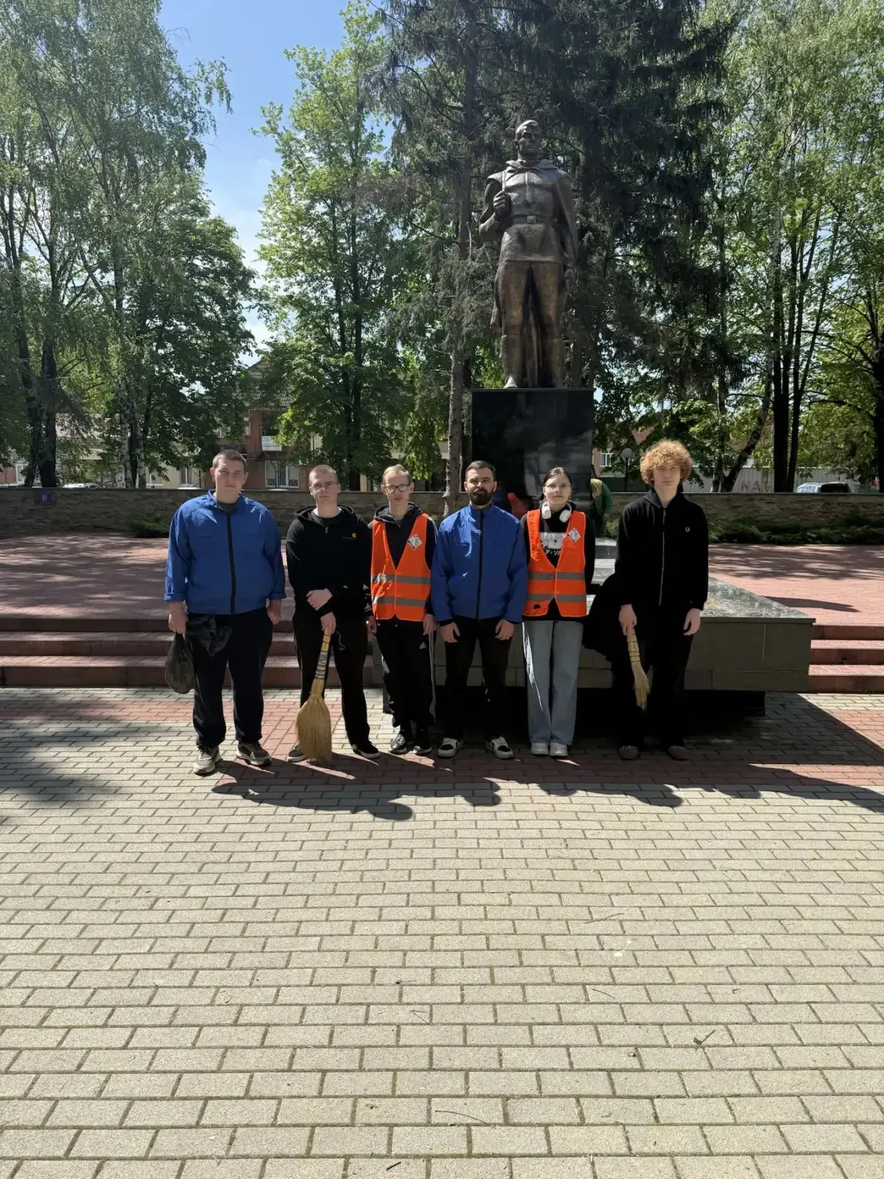 🌺 В преддверии Великого праздника 9 мая студенты-волонтёры Кореновского техникума вместе с отделом п